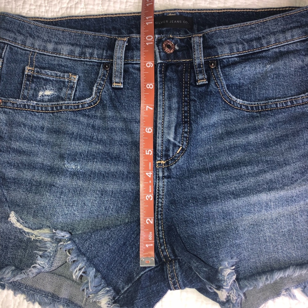 SILVER JEANS CO. Not Your Boyfriend’s Shorts Cutoff distressed denim EUC Sz 26 - Picture 10 of 10